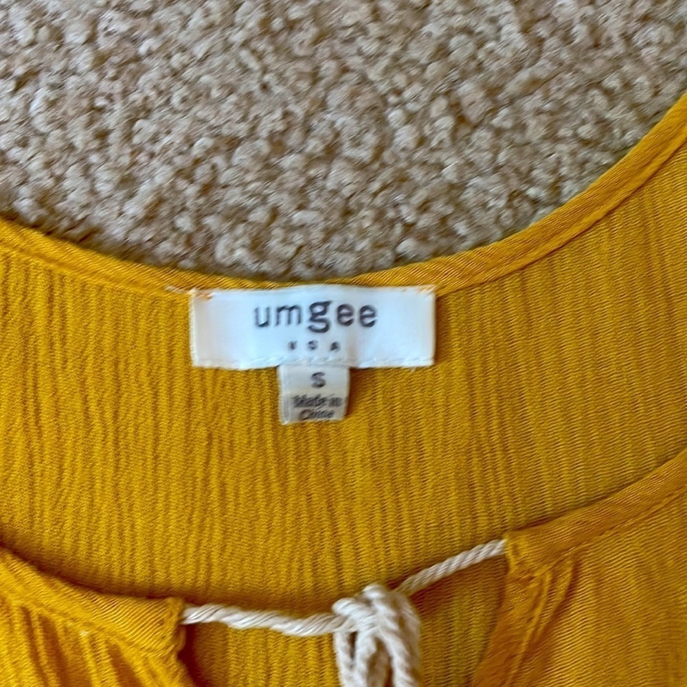 UMGEE Cold Shoulder Top - Picture 3 of 4